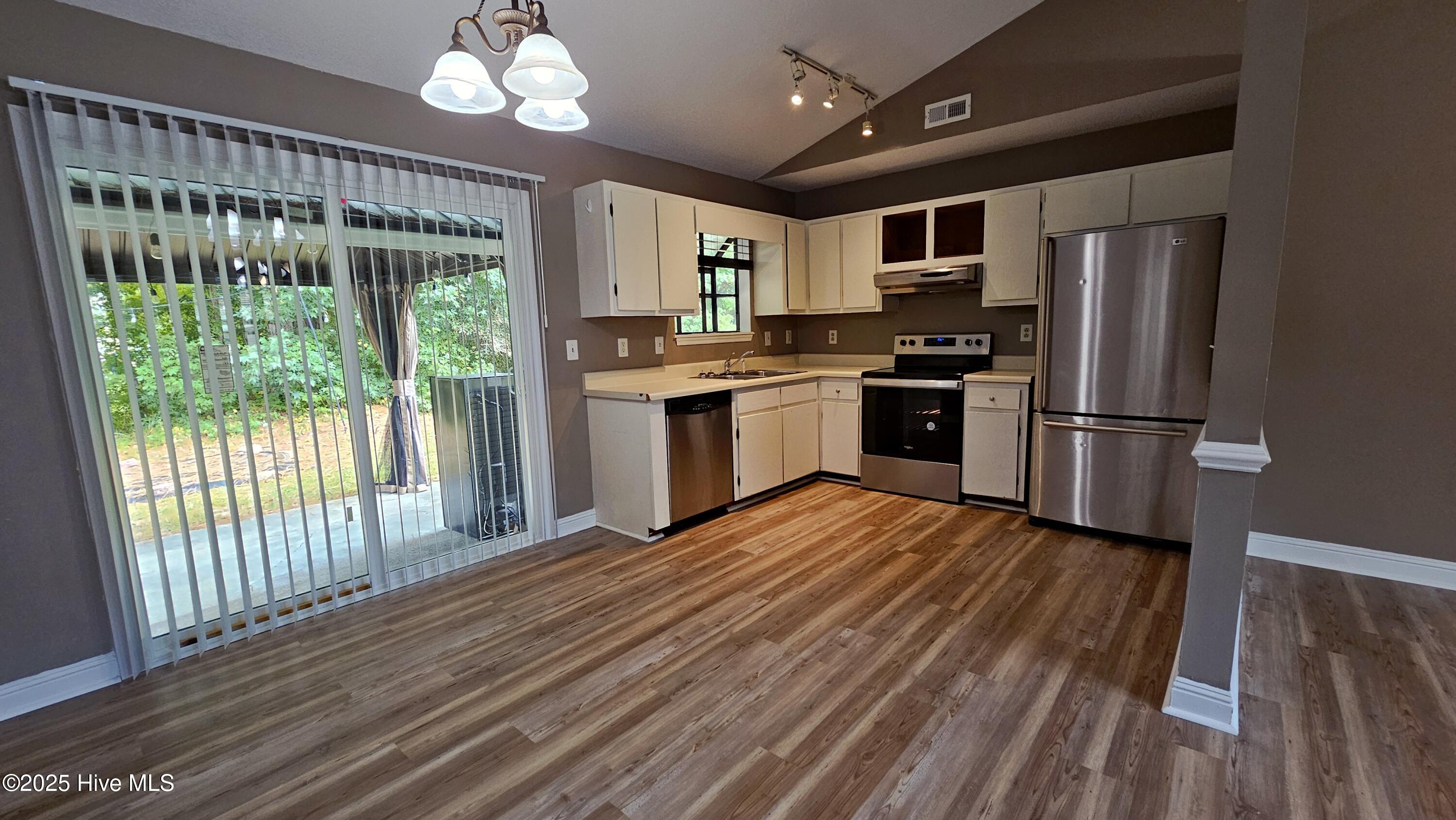 107 Spring Drive Jacksonville, NC 28540 - Photo 5 of 22 20250908_152459