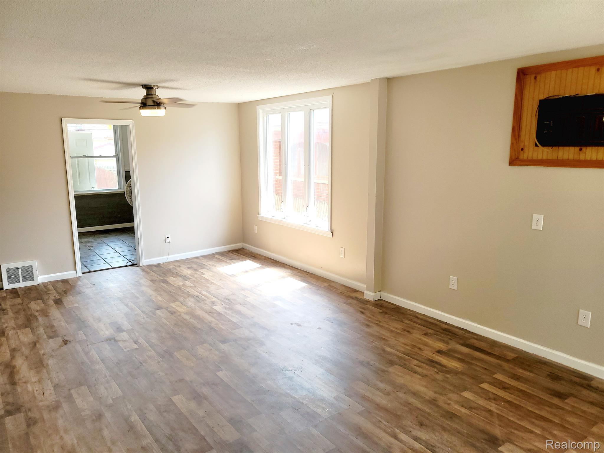 37 Perrin Street River Rouge, MI 48218 - Photo 3 of 32 Gallery Image 3