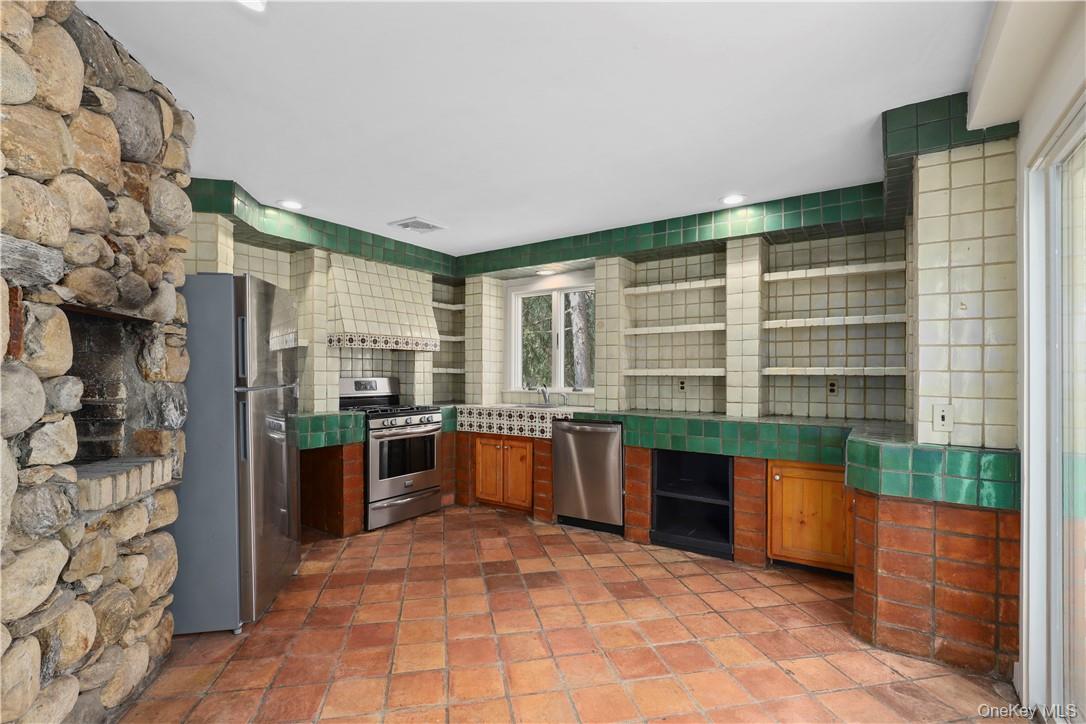 165 Old Post Road Bedford, NY 10506 - Photo 5 of 16