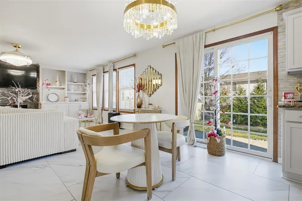 $379,900 | 1504 Estate Drive, Normal, IL 61761