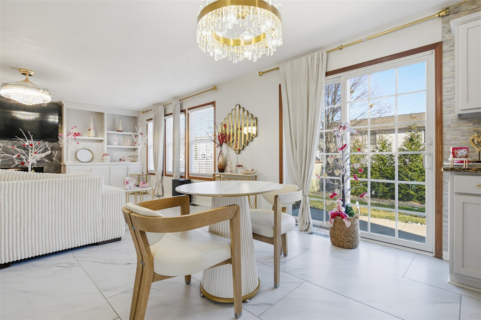 1504 Estate Drive Normal, IL 61761 - Photo 14 of 34 a dining room with furniture and window