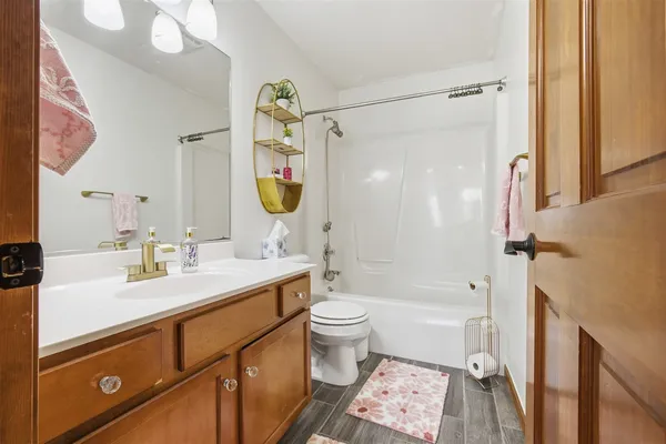 $379,900 | 1504 Estate Drive, Normal, IL 61761