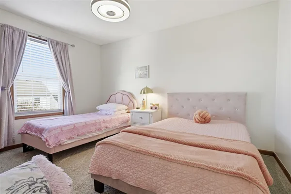 $379,900 | 1504 Estate Drive, Normal, IL 61761