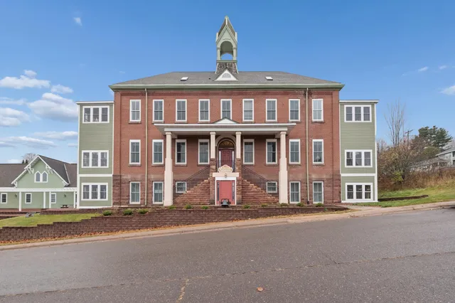 $395,000 | 231 North 1st Street, Unit 302, Bayfield, WI 54814