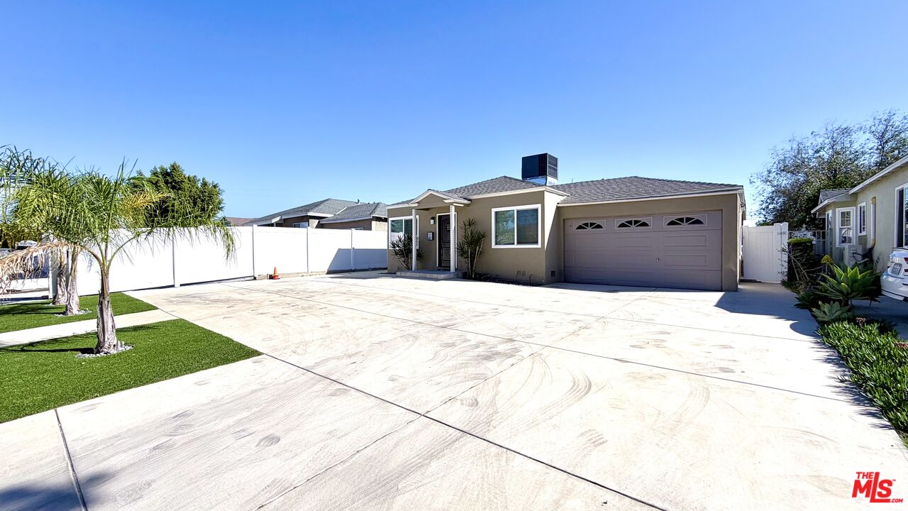 11836 Rialto Street Sun Valley, CA 91352 - Photo 4 of 34 a view of a house with a yard