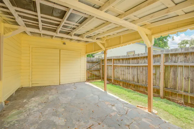a view of backyard with tub