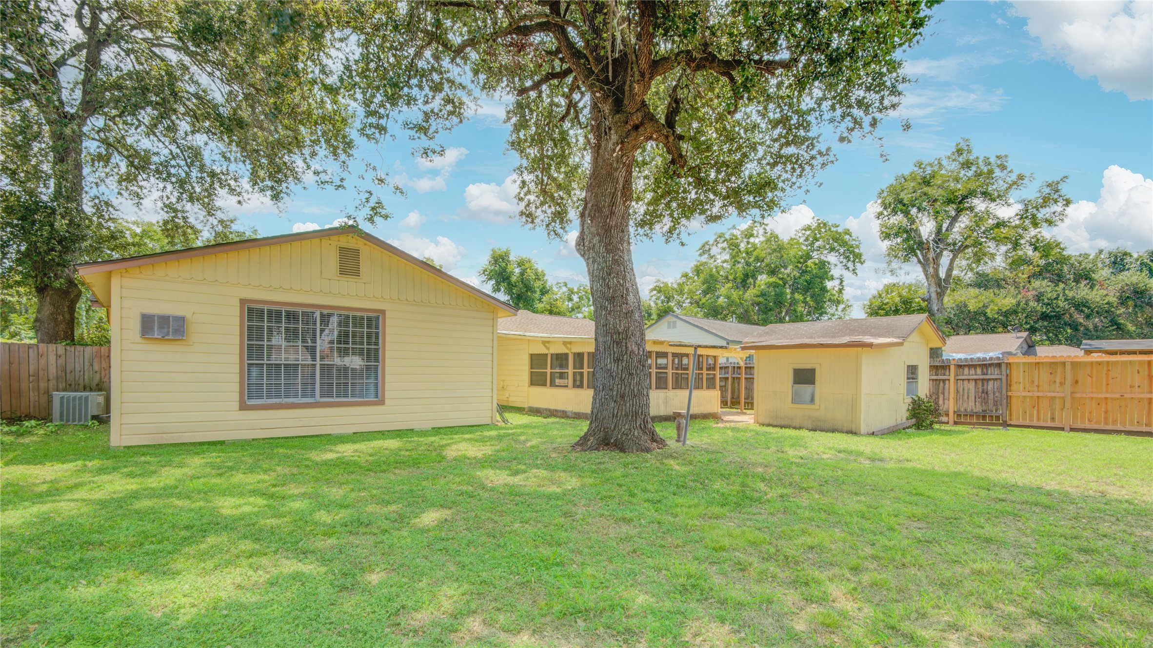 704 Pin Money Street Clute, TX 77531 - Photo 2 of 21