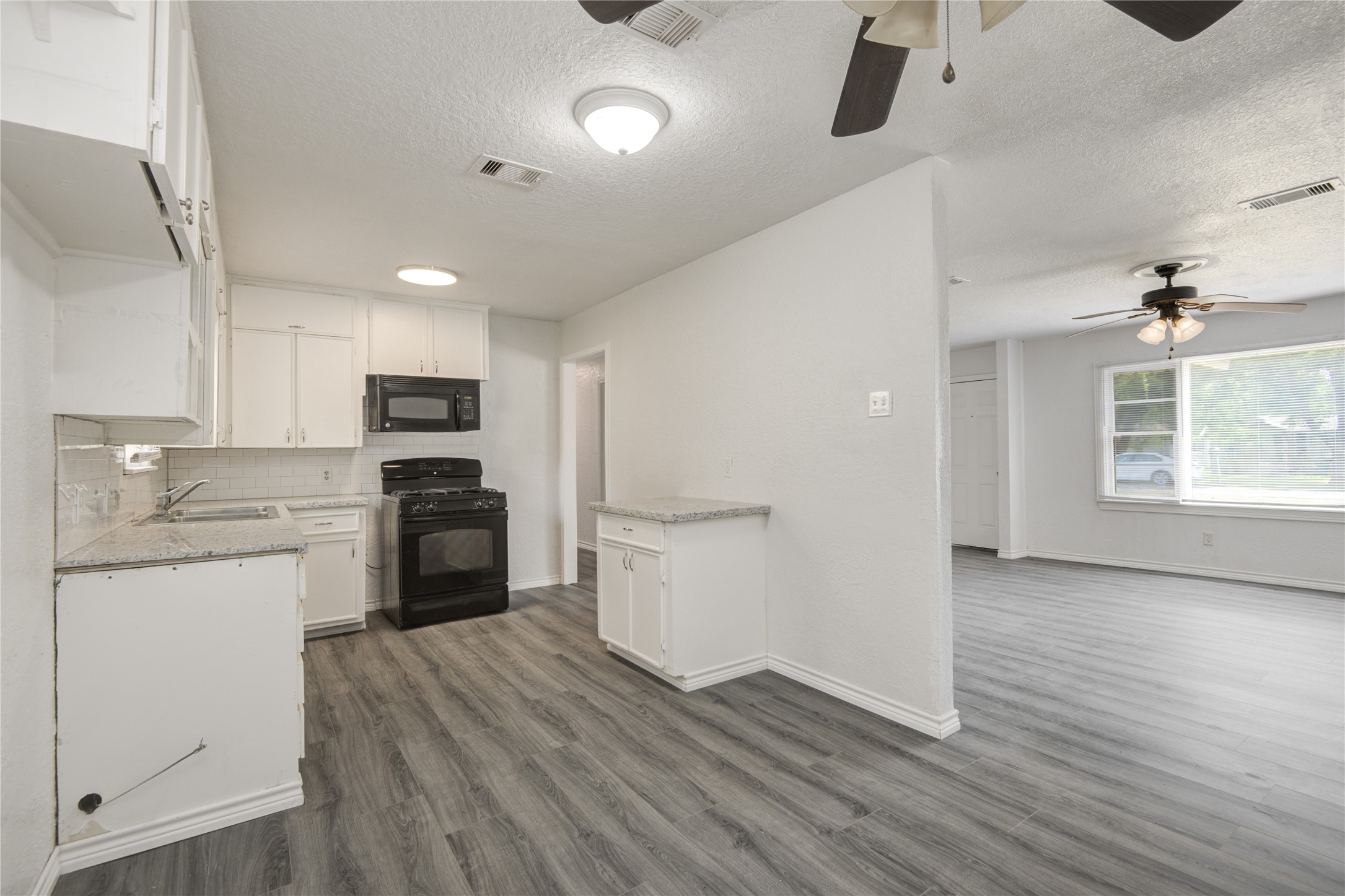 704 Pin Money Street Clute, TX 77531 - Photo 7 of 21