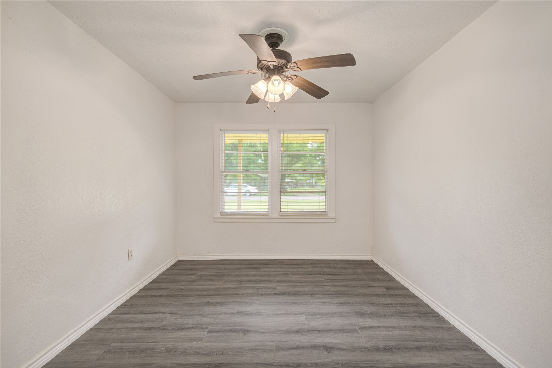 704 Pin Money Street Clute, TX 77531 - Photo 10 of 21