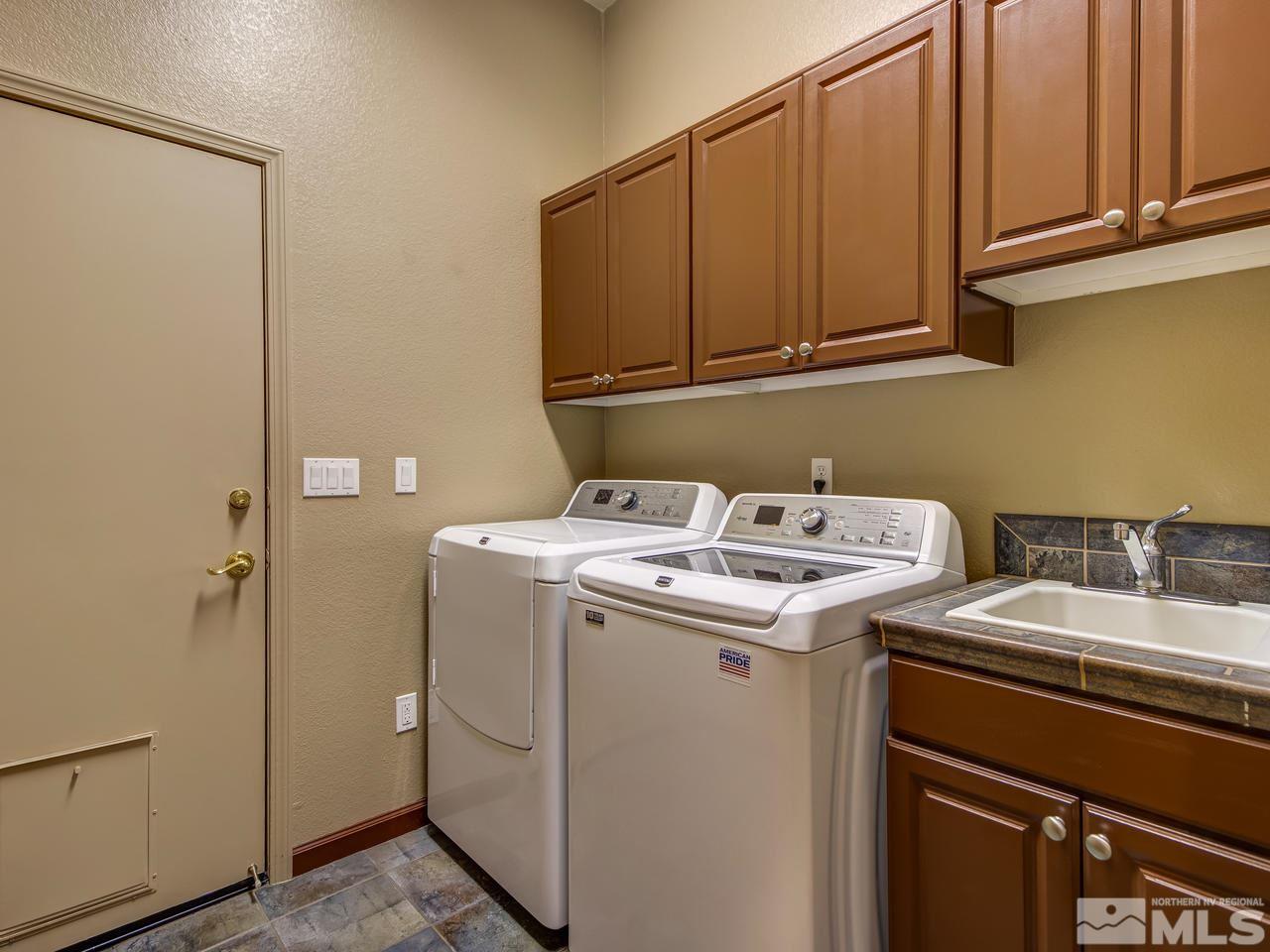1695 Crater Court Reno, NV 89521 - Photo 24 of 25 a utility room with dryer and washer