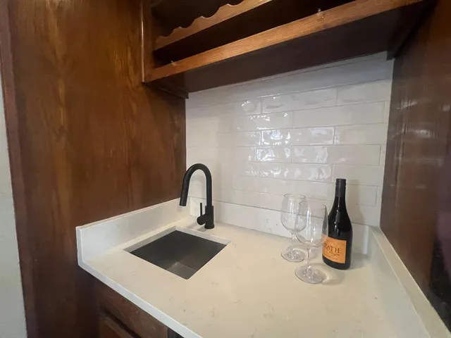 a close view of sink