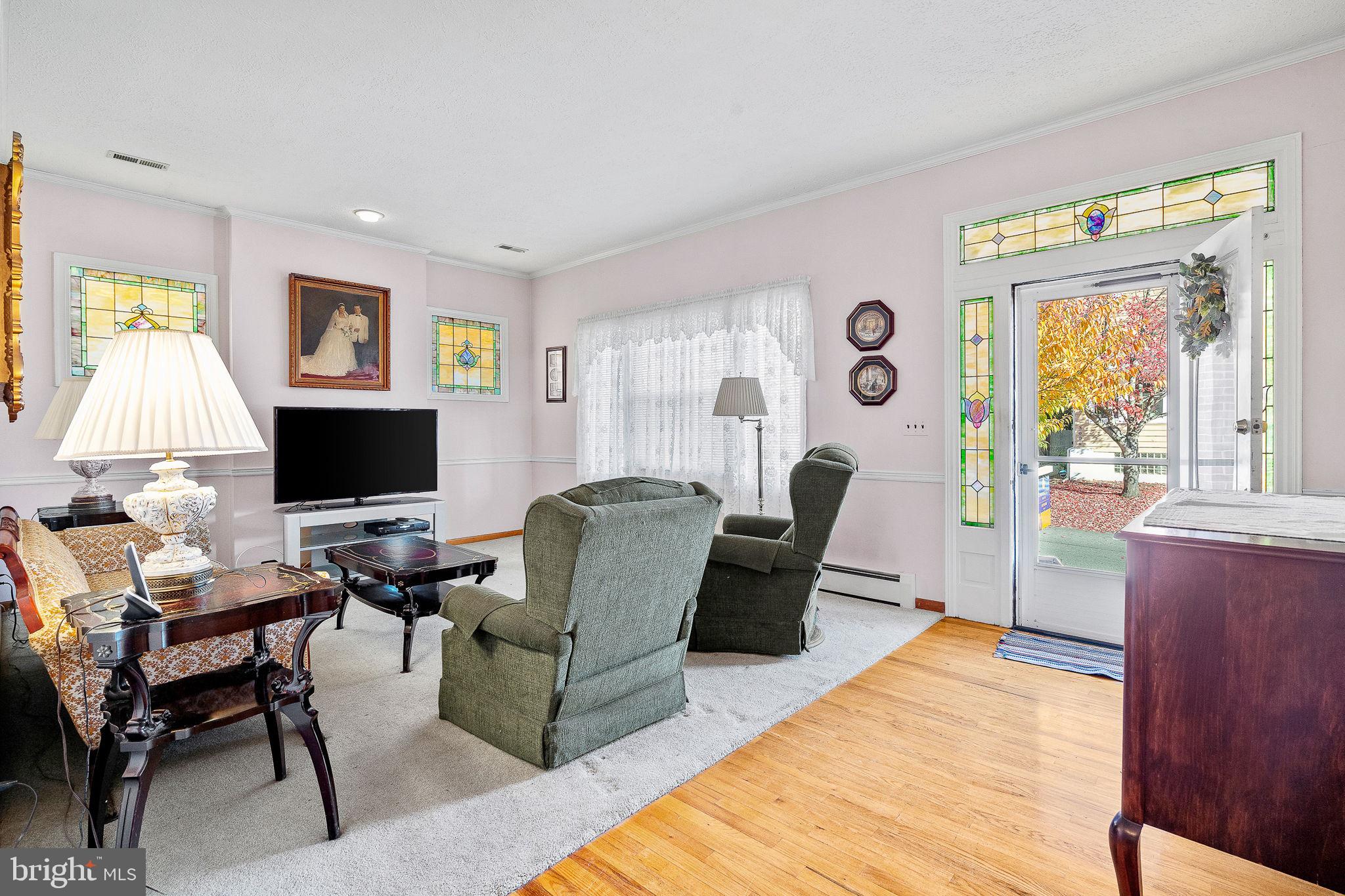 3005 Rueckert Avenue Baltimore, MD 21214 - Photo 4 of 38 Living room with 10' ceilings