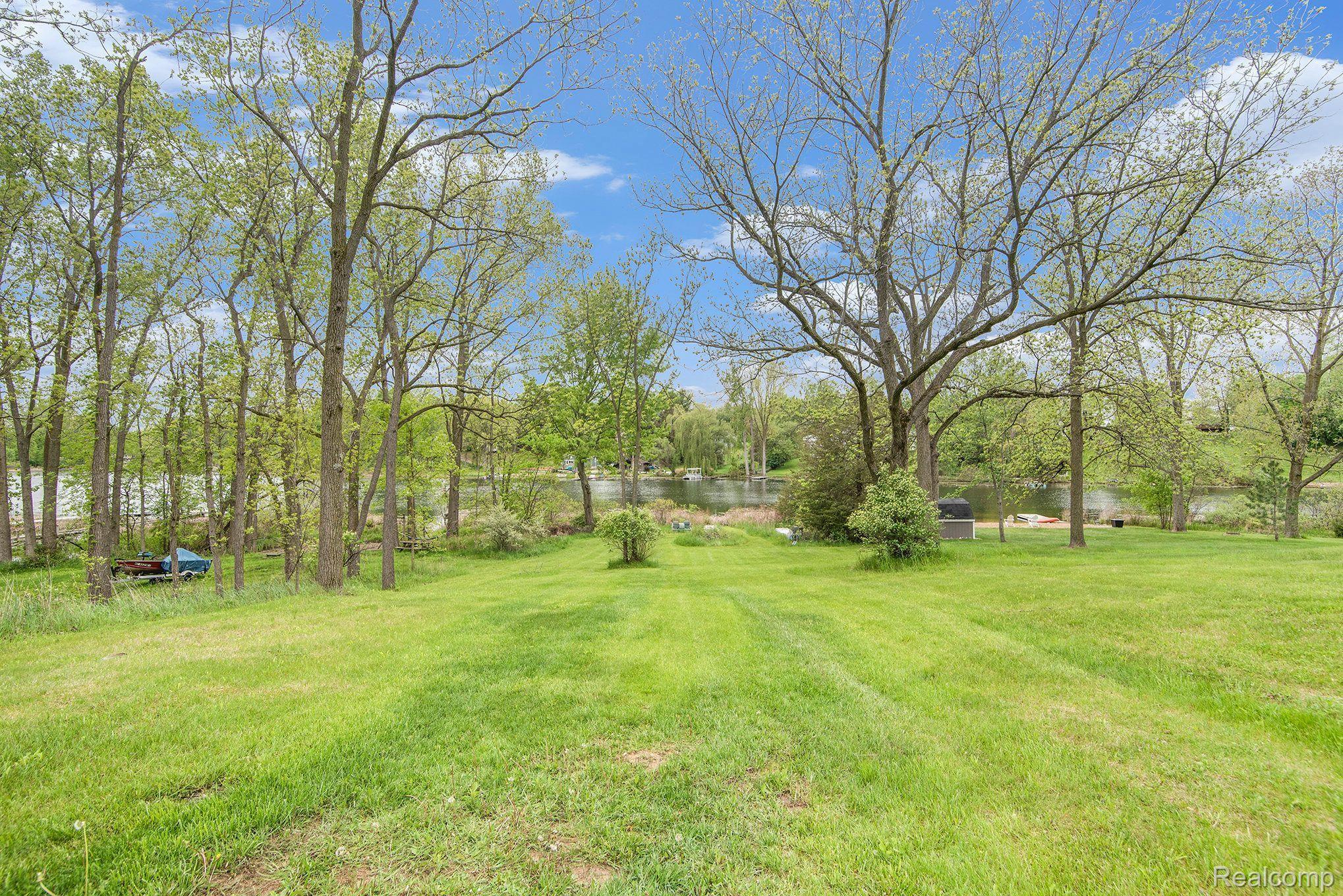 2037 North Long Lake Road Fenton, MI 48430 - Photo 32 of 38 Gallery Image 32