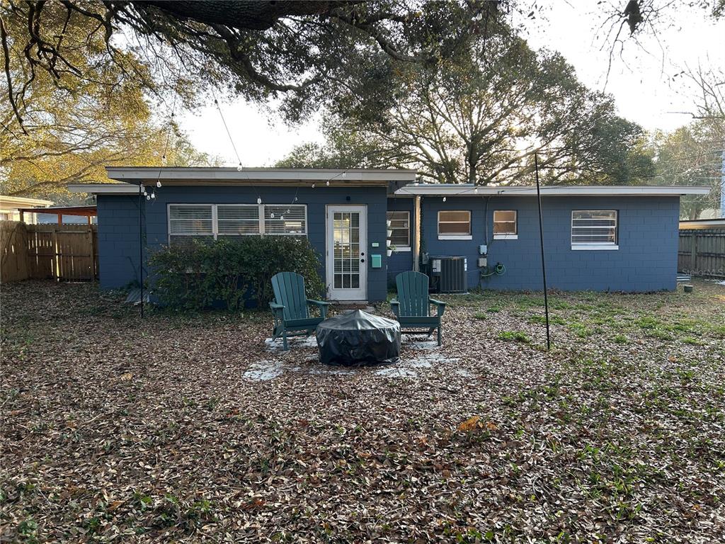 3320 Conway Gardens Road Orlando, FL 32806 - Photo 12 of 21 a front view of a house with garden