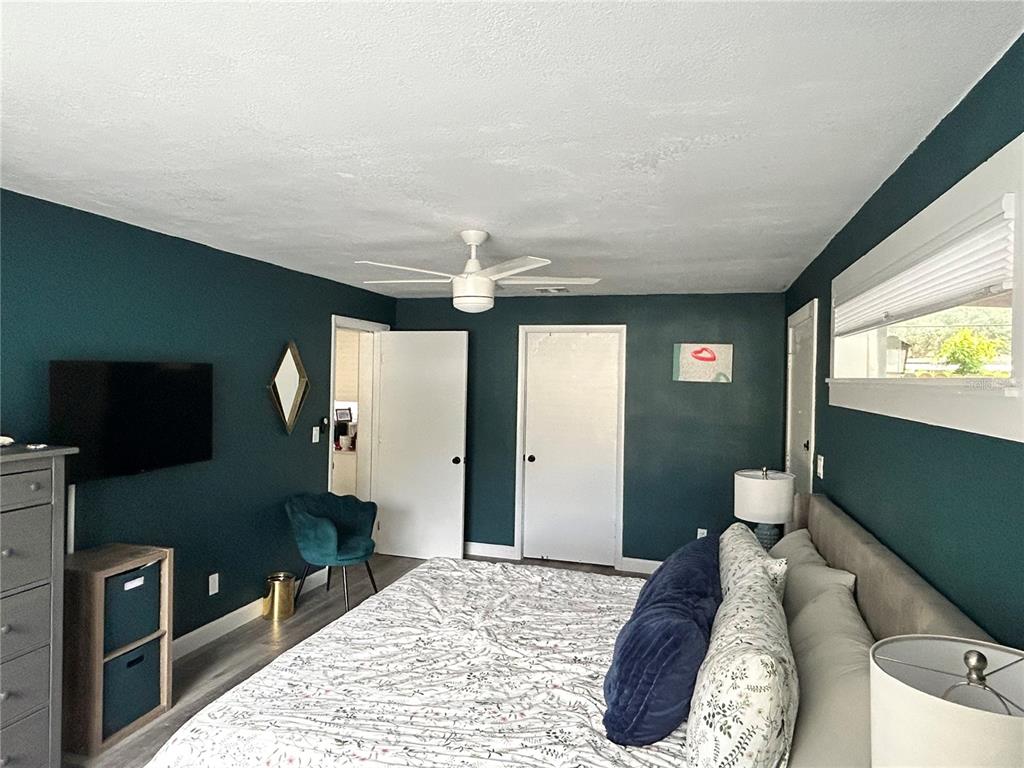 3320 Conway Gardens Road Orlando, FL 32806 - Photo 20 of 21 a bedroom with a bed and a flat tv screen on dresser