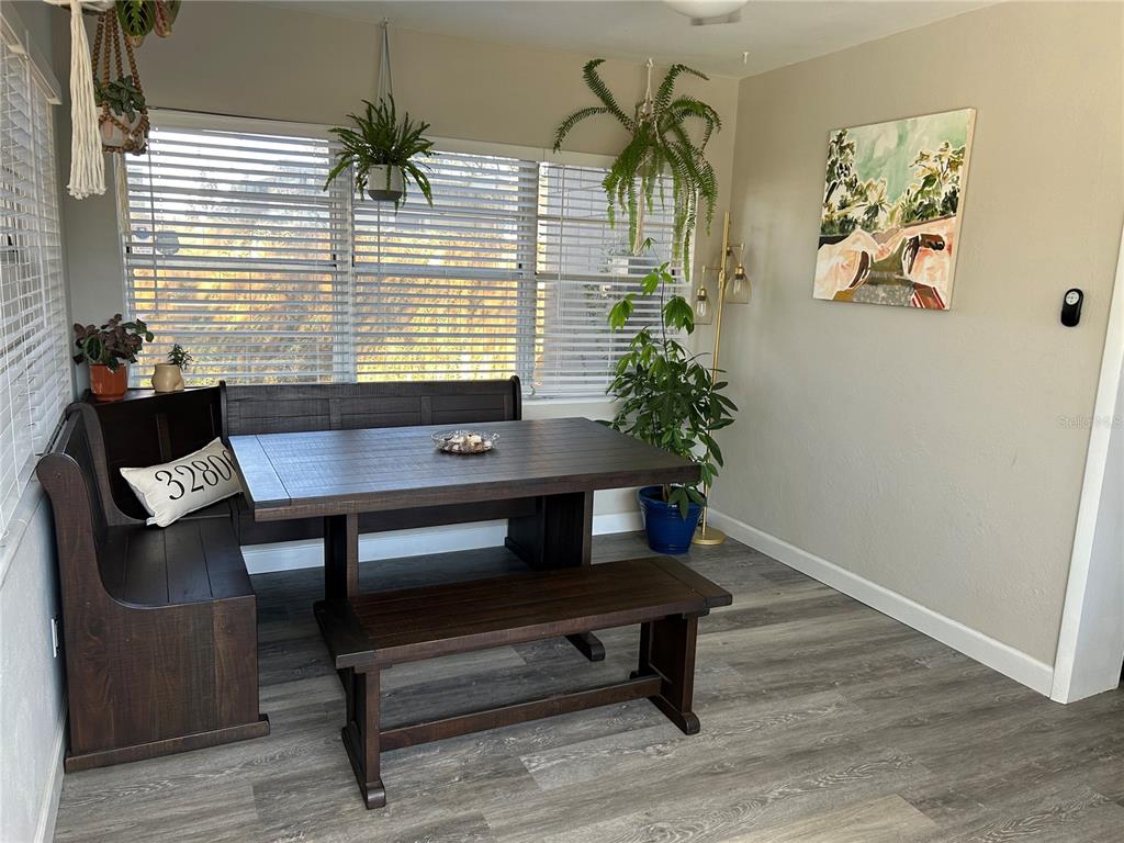 3320 Conway Gardens Road Orlando, FL 32806 - Photo 4 of 21 a living room with furniture and a potted plant