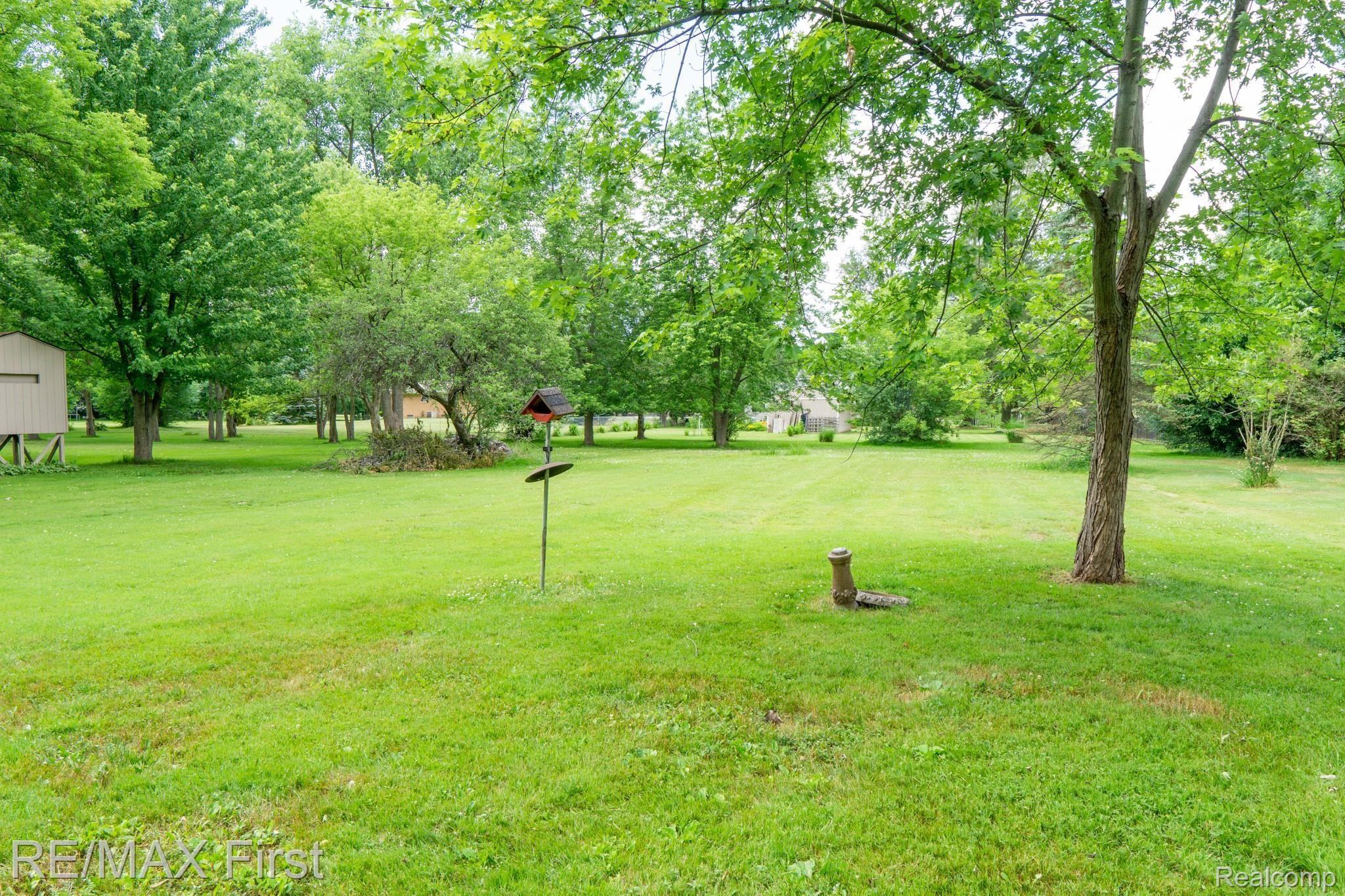 930 Grace Avenue Rochester, MI 48307 - Photo 6 of 35 930 GRACE AVE-06.jpg