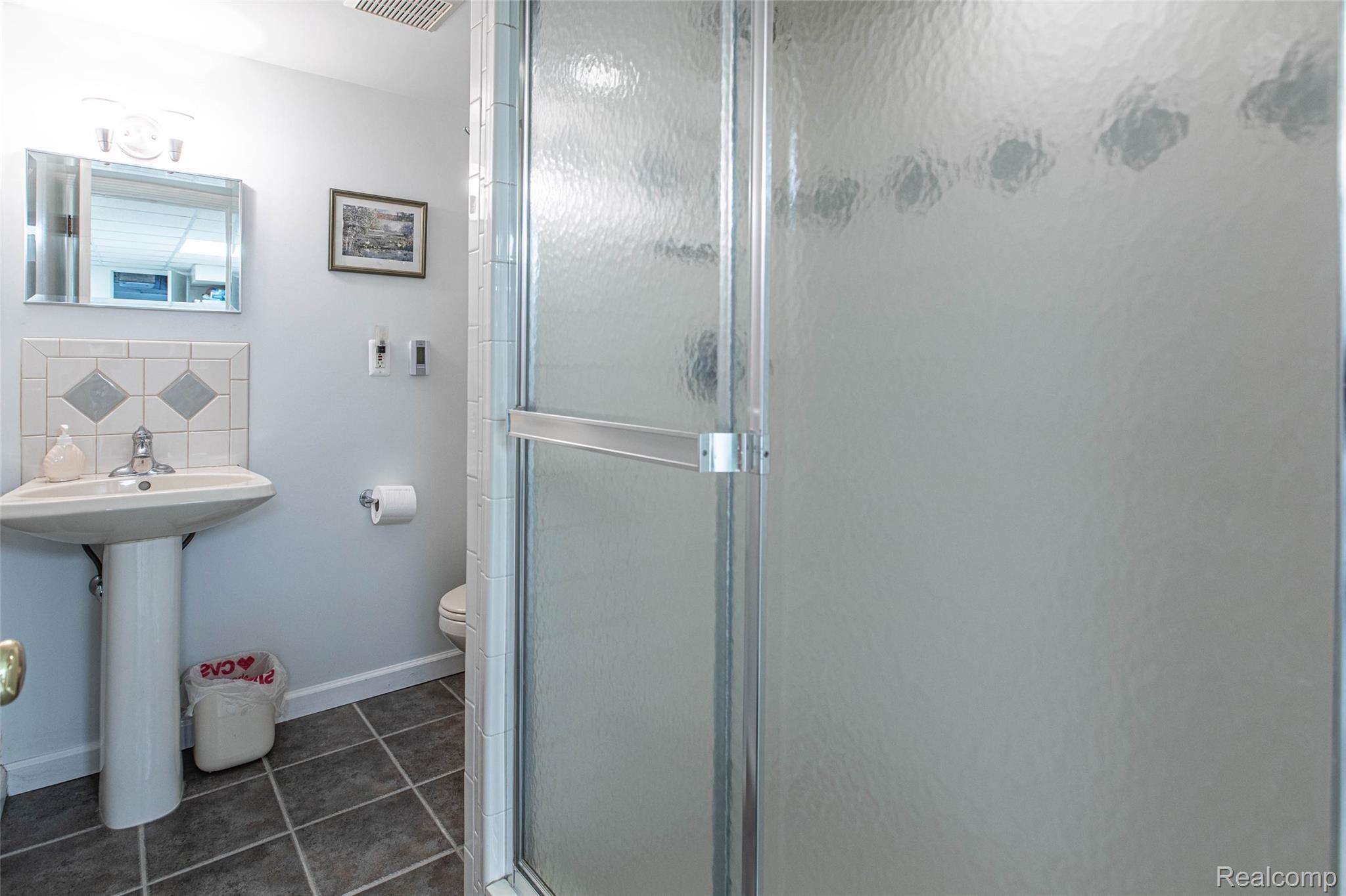 6 Ridgemont Court Dearborn, MI 48124 - Photo 44 of 54 -35.jpg