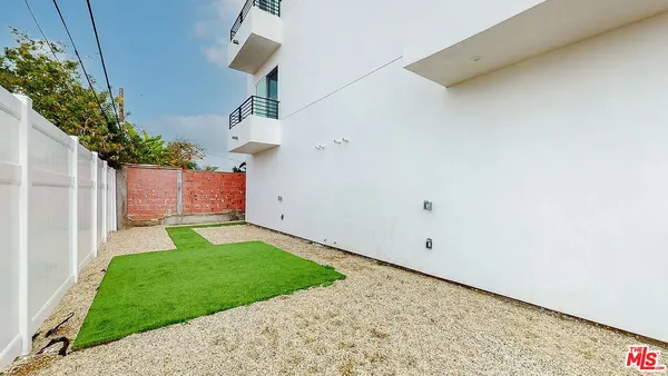 $3,775 | 525 North Normandie Avenue, Los Angeles, CA 90004