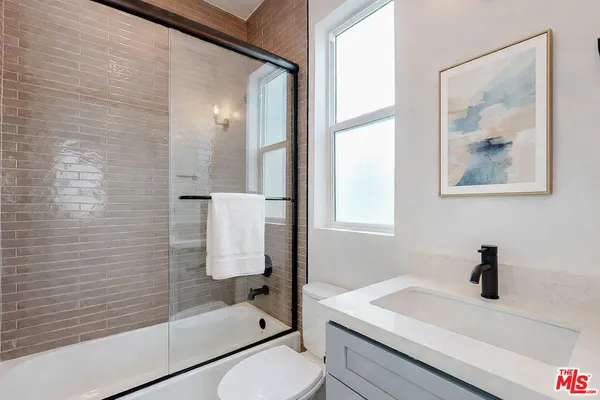 $3,775 | 525 North Normandie Avenue, Los Angeles, CA 90004