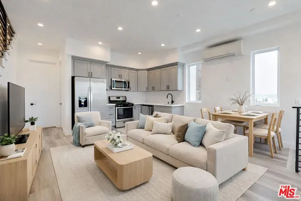 $3,775 | 525 North Normandie Avenue, Los Angeles, CA 90004