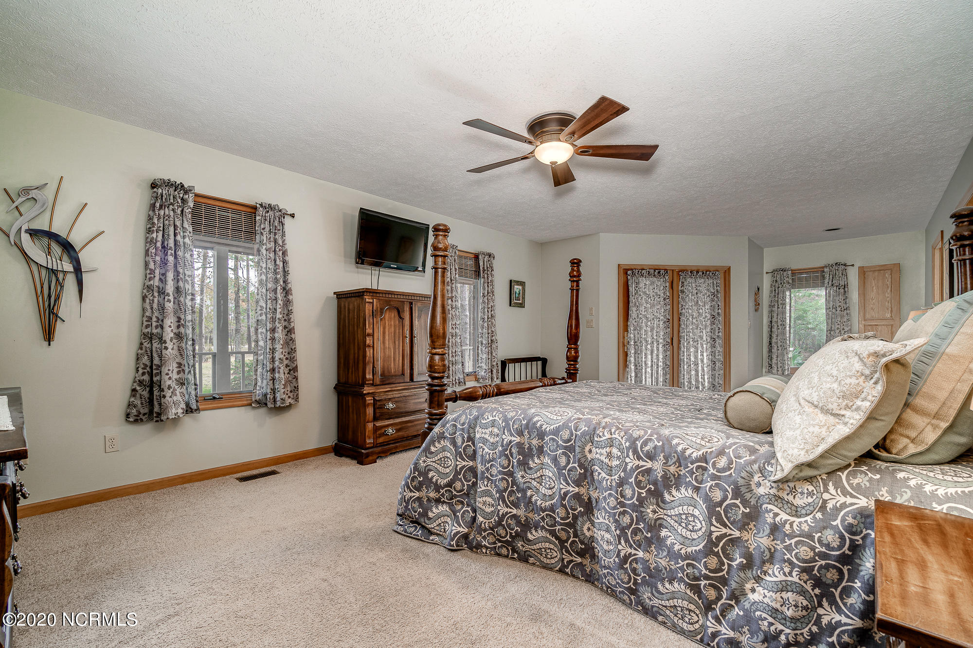 951 Becton Road Havelock, NC 28532 - Photo 20 of 75 First floor master bedroom suite