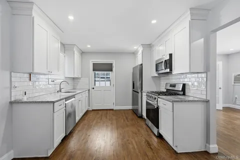 $625,000 | 16 Blackman Street, Smithtown, NY 11787