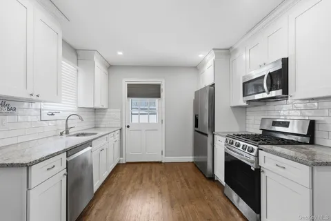 $625,000 | 16 Blackman Street, Smithtown, NY 11787