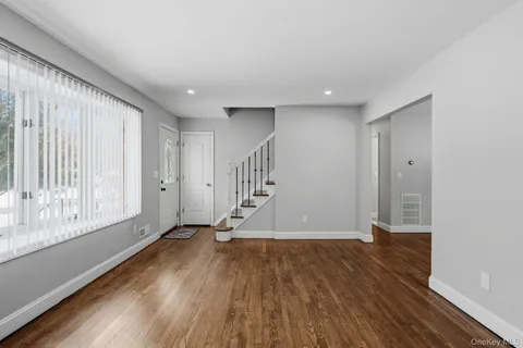 $625,000 | 16 Blackman Street, Smithtown, NY 11787