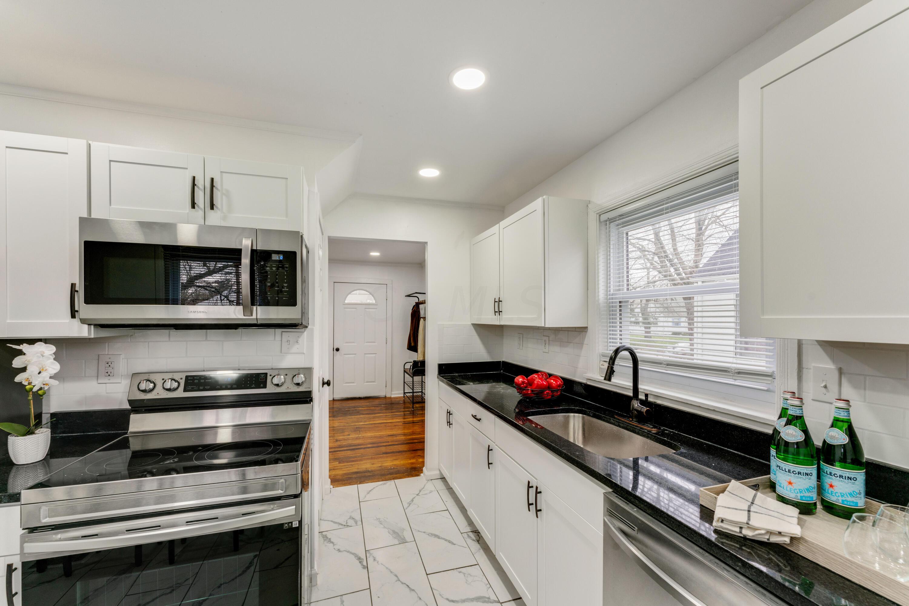 2385 Delbert Road Columbus, OH 43211 - Photo 8 of 27 16-dsc05665-dsc05667