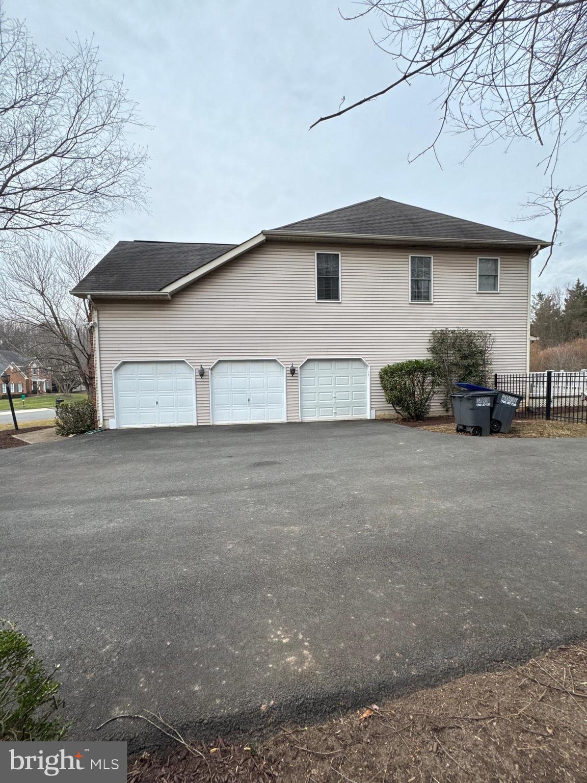 10500 Dunn Meadow Road Vienna, VA 22182 - Photo 3 of 43 Gallery Image 3