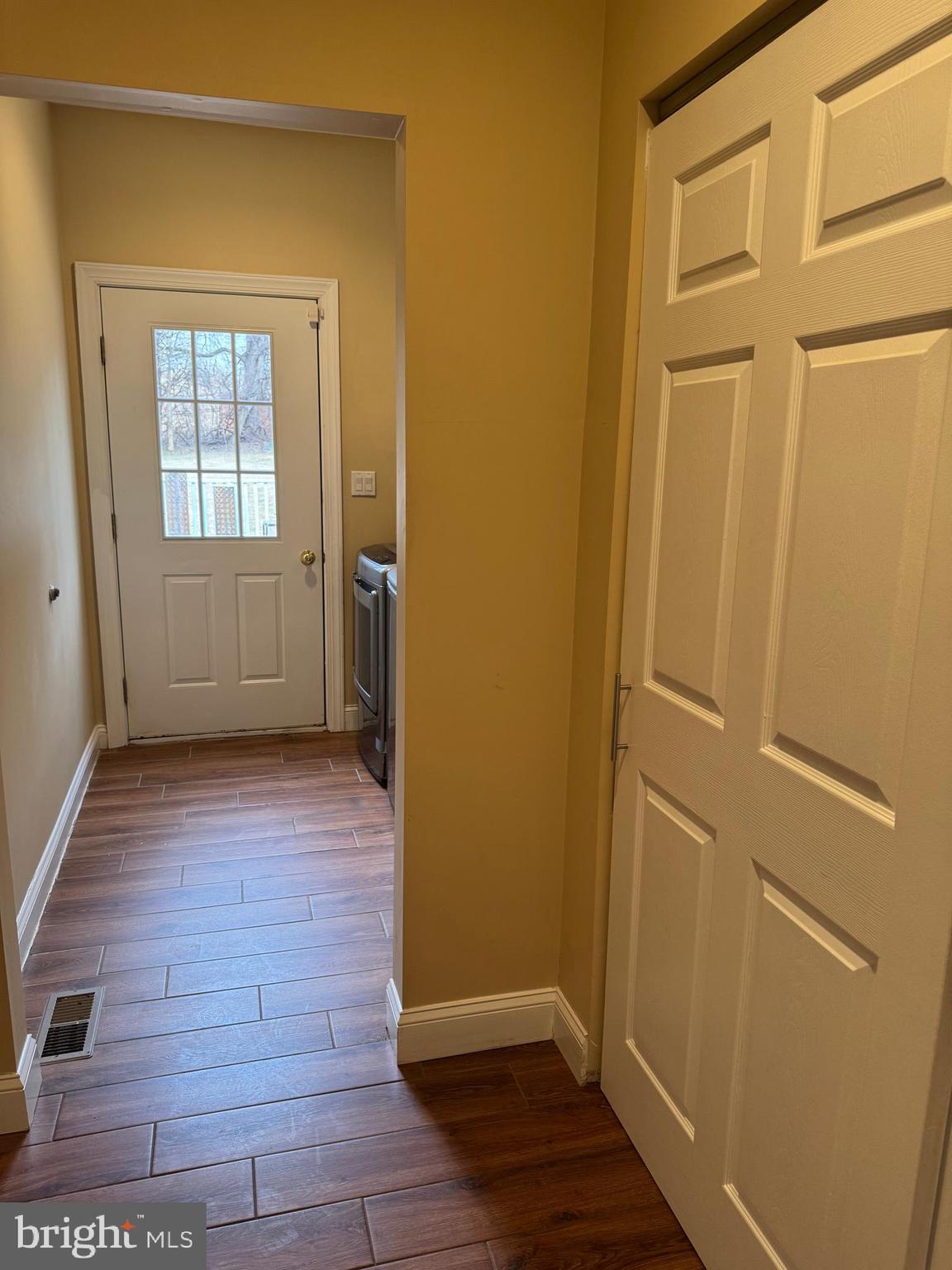 10500 Dunn Meadow Road Vienna, VA 22182 - Photo 32 of 43 2nd door from laundry to the deck