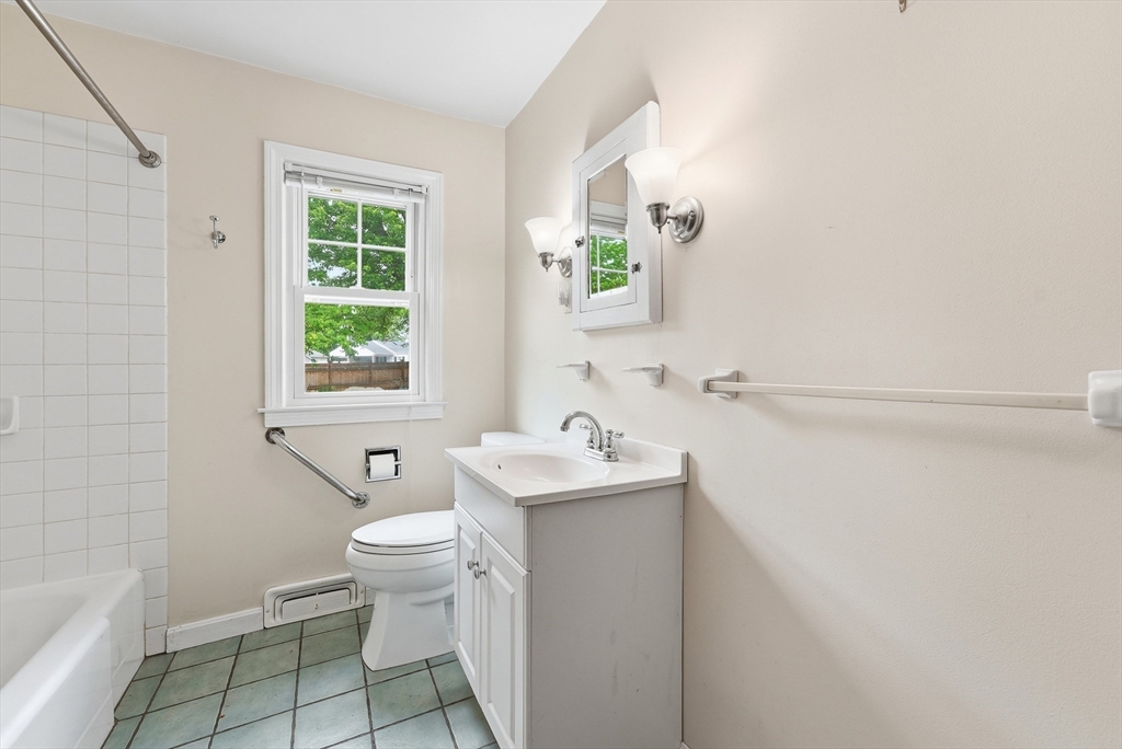 14 Duggan Circle Springfield, MA 01119 - Photo 25 of 41