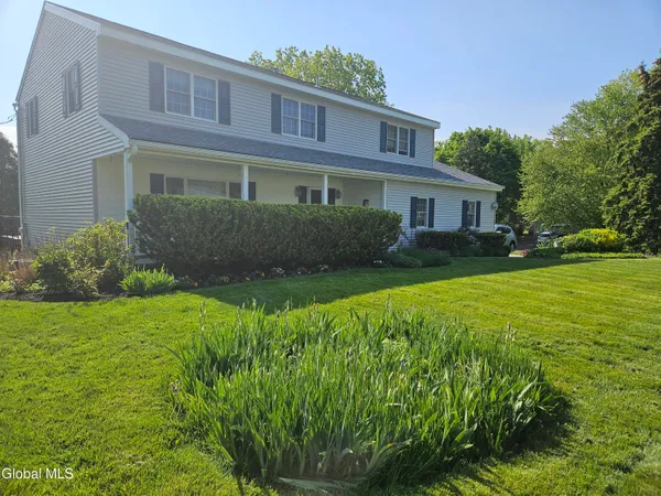 $684,500 | 2122 Orchard Park Drive, Niskayuna, NY 12309