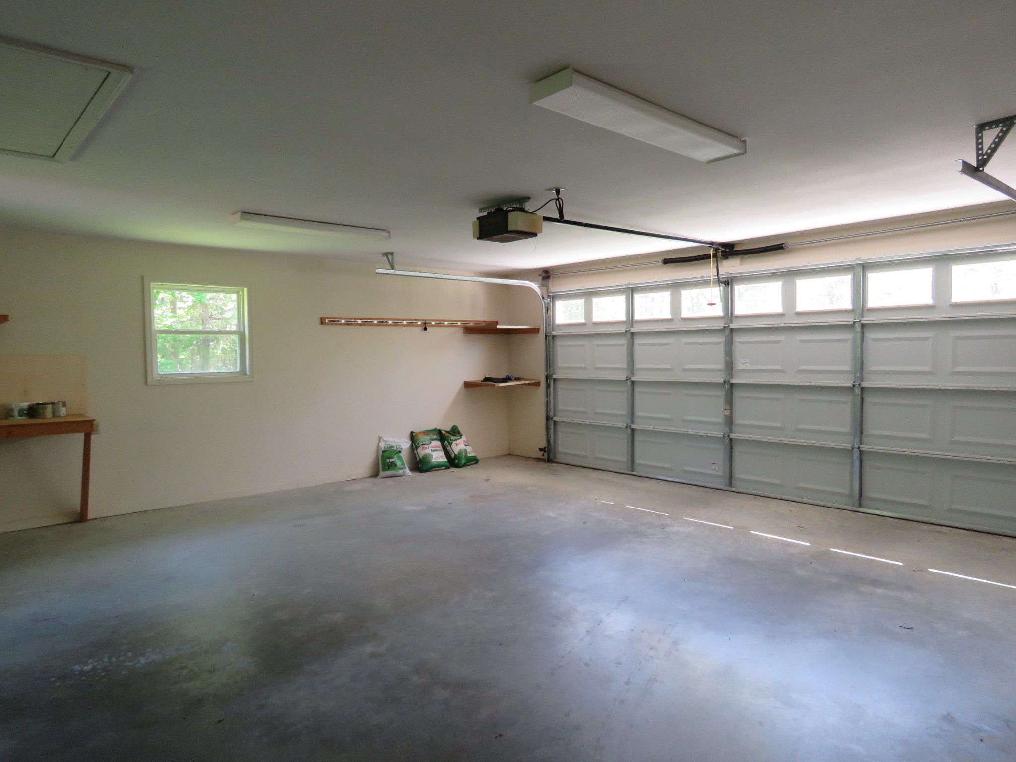 751 Yonside Drive Sparta, TN 38583 - Photo 21 of 36 a view of a garage