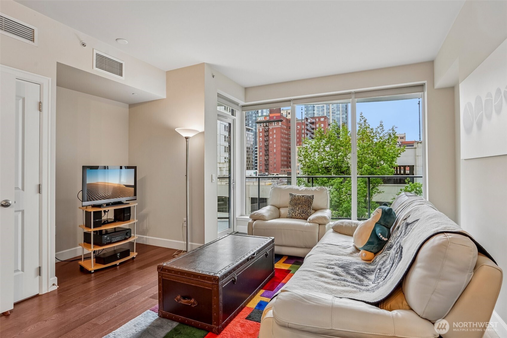 1920 4th Avenue, Unit 504 Seattle, WA 98101 - Photo 7 of 38