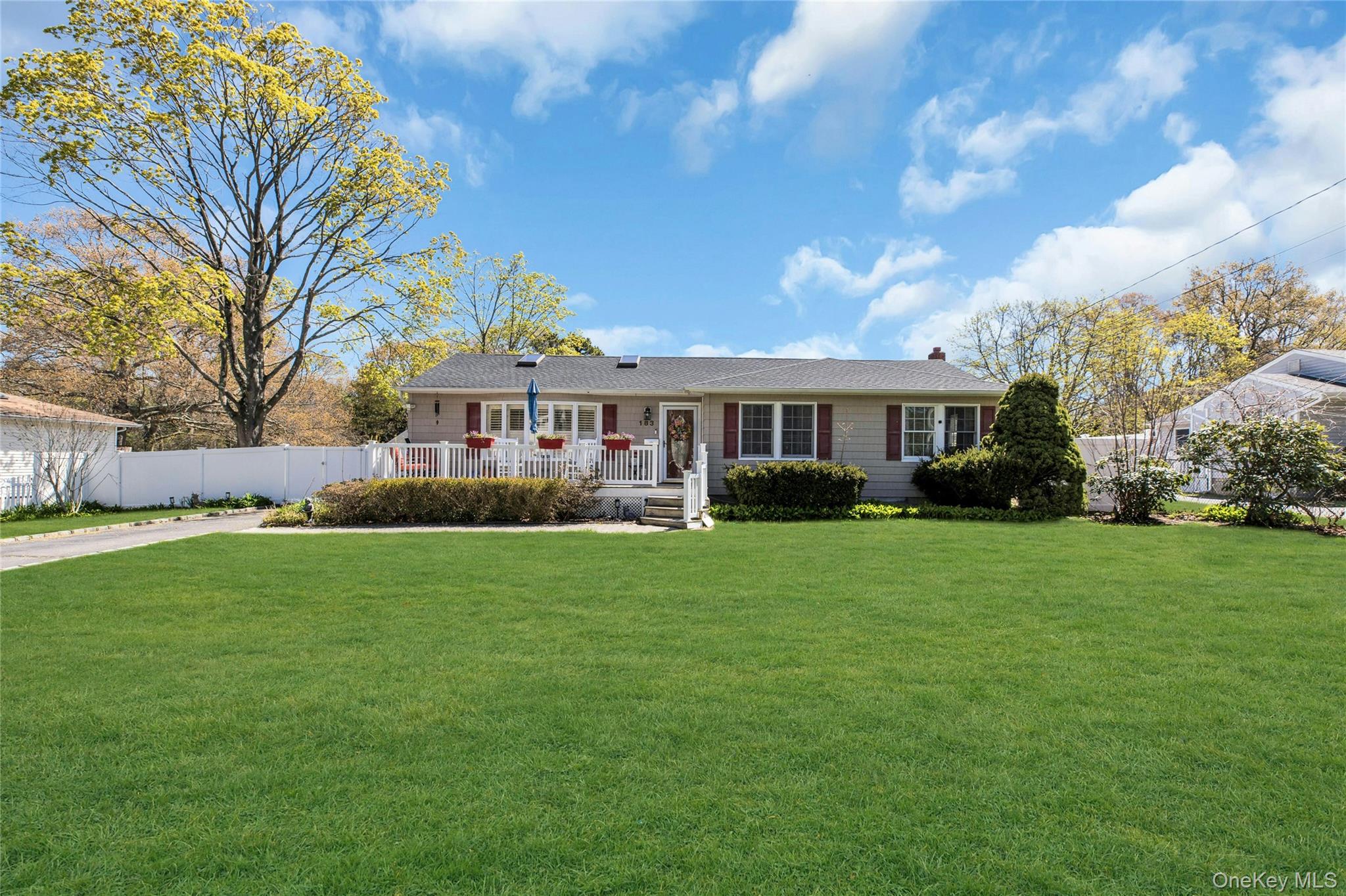 183 Division Avenue Blue Point, NY 11715 - Photo 1 of 33