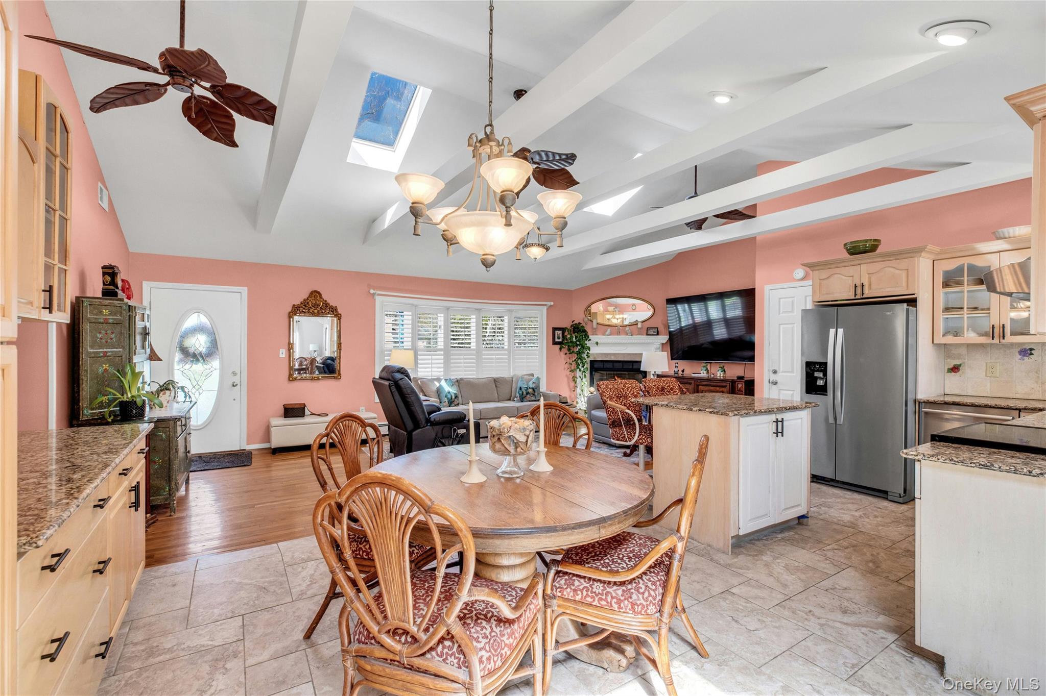 183 Division Avenue Blue Point, NY 11715 - Photo 11 of 33