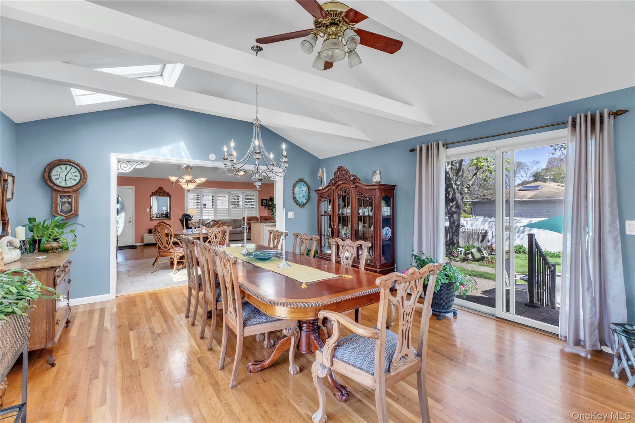 183 Division Avenue Blue Point, NY 11715 - Photo 15 of 33