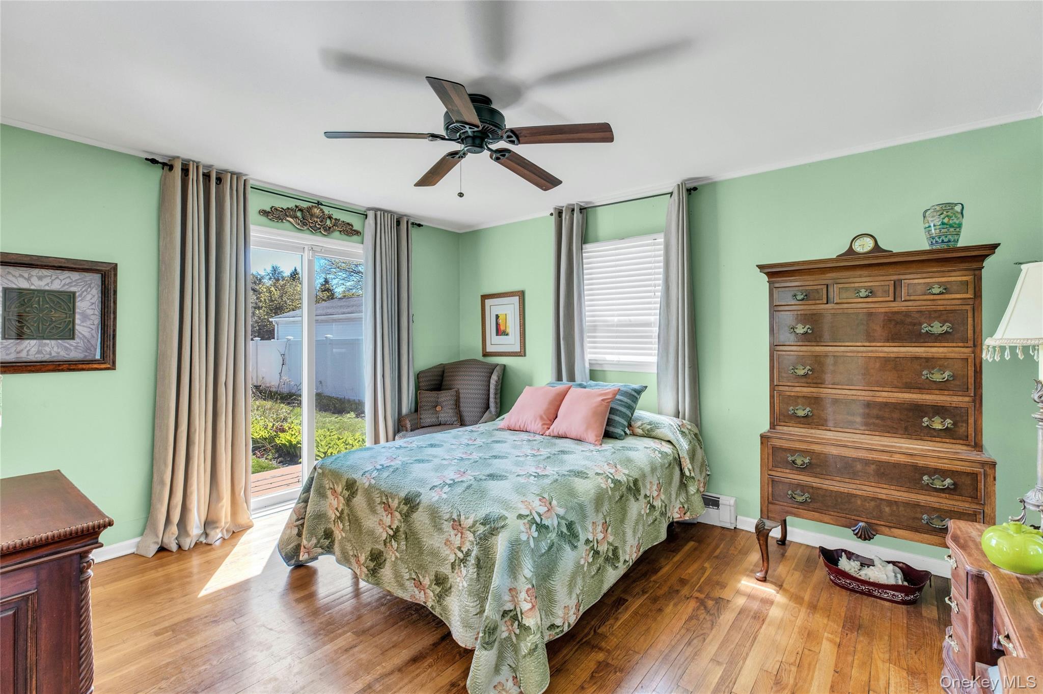 183 Division Avenue Blue Point, NY 11715 - Photo 19 of 33