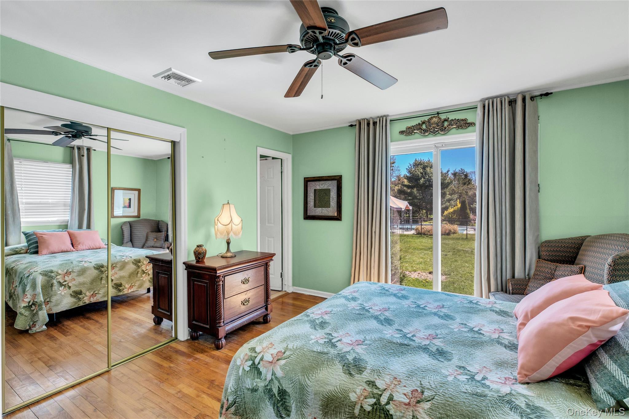 183 Division Avenue Blue Point, NY 11715 - Photo 20 of 33