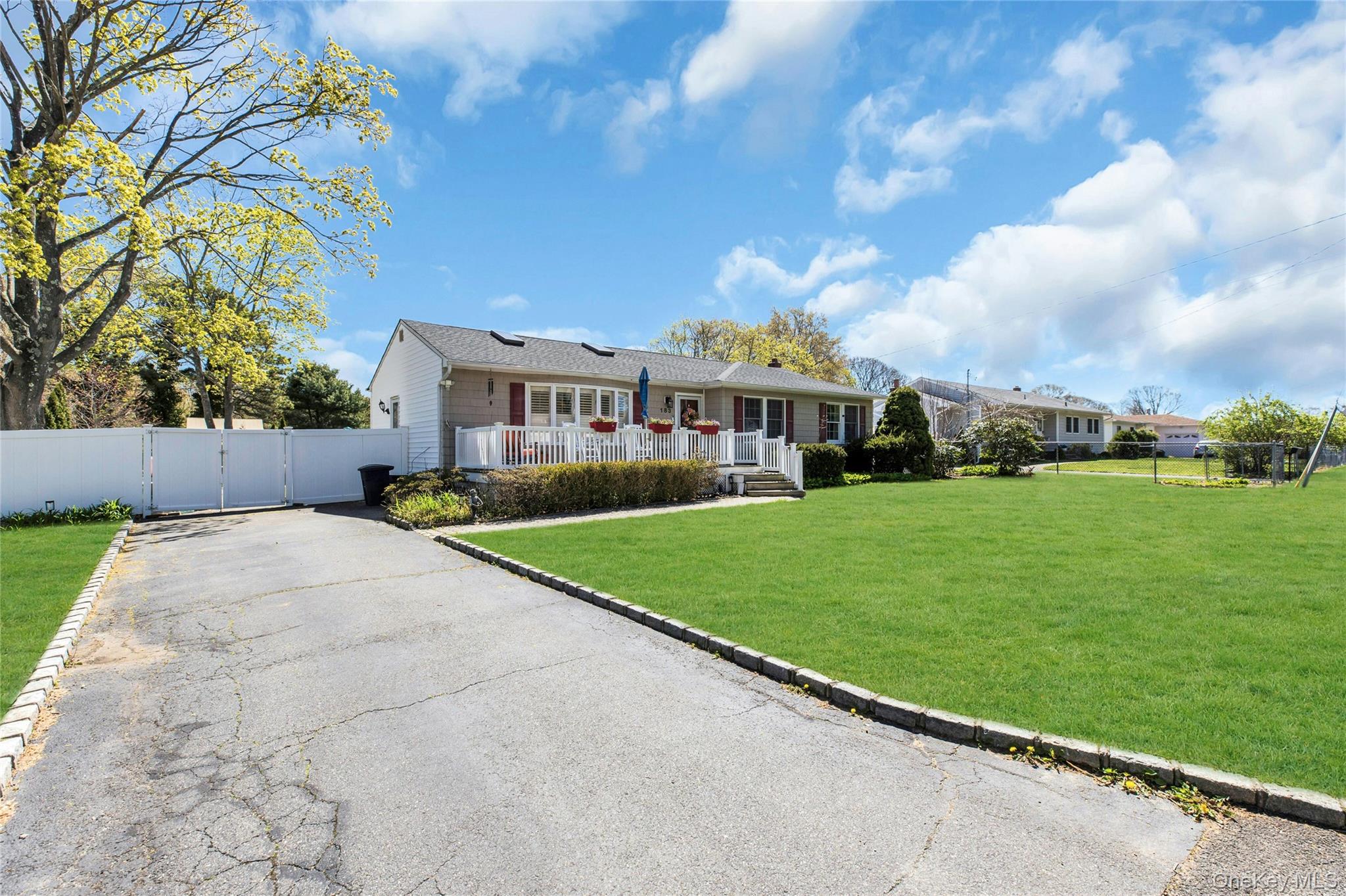 183 Division Avenue Blue Point, NY 11715 - Photo 2 of 33