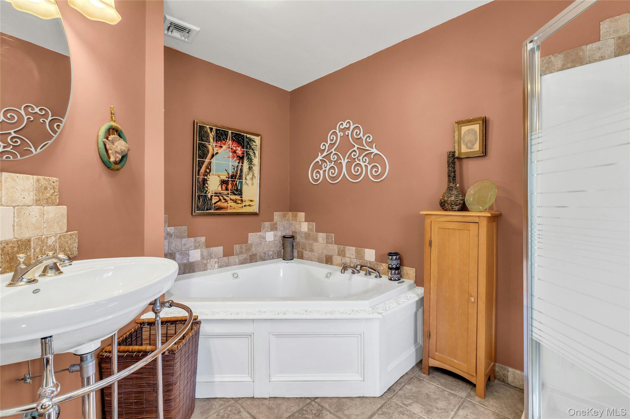 183 Division Avenue Blue Point, NY 11715 - Photo 22 of 33
