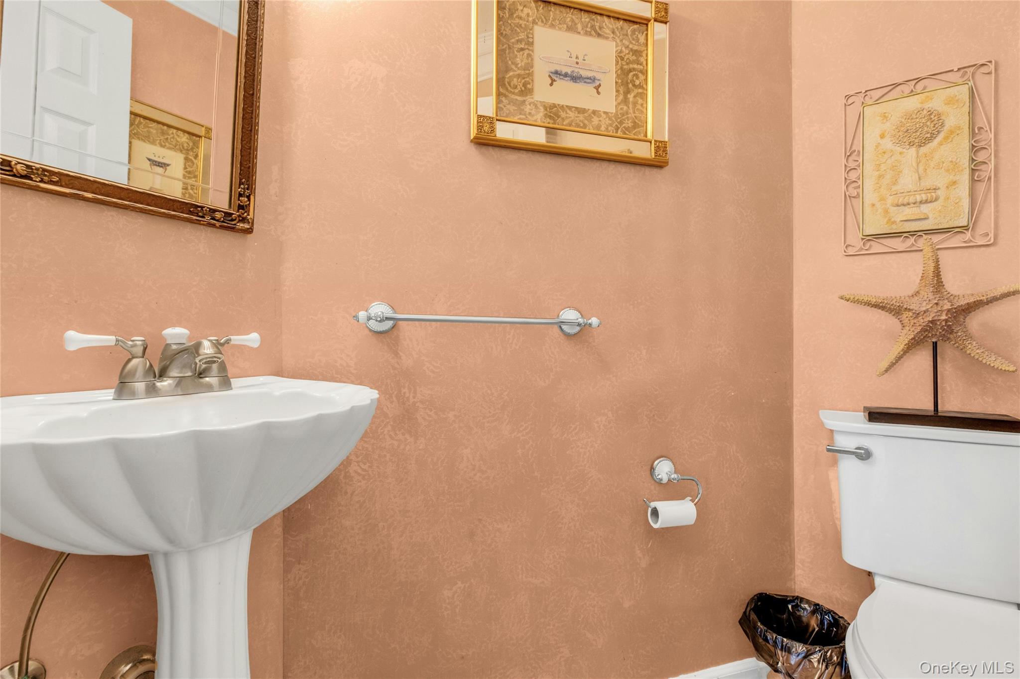 183 Division Avenue Blue Point, NY 11715 - Photo 23 of 33