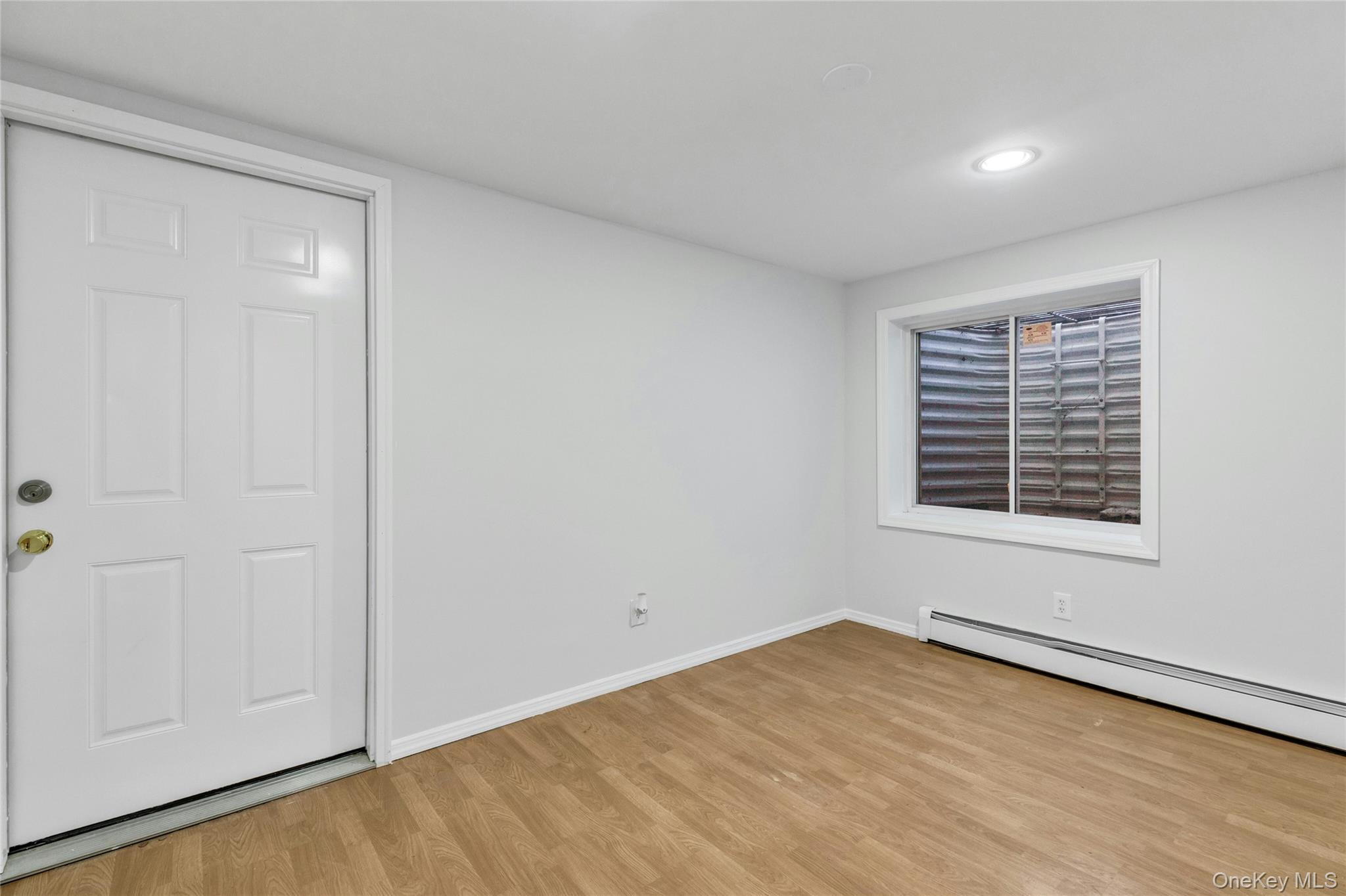 183 Division Avenue Blue Point, NY 11715 - Photo 26 of 33