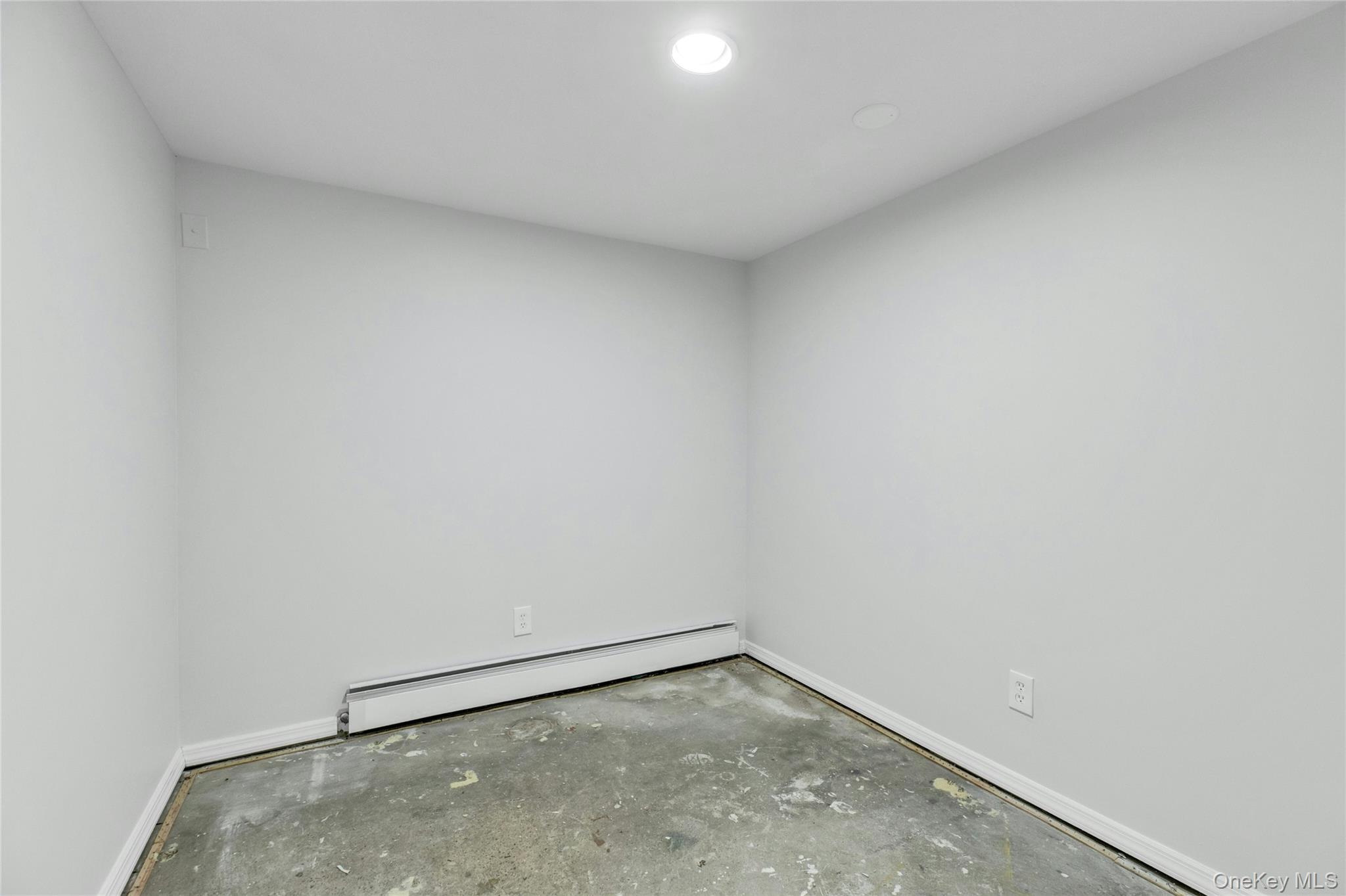 183 Division Avenue Blue Point, NY 11715 - Photo 27 of 33