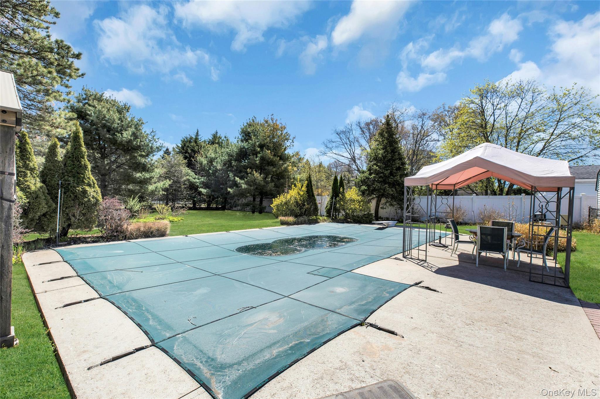 183 Division Avenue Blue Point, NY 11715 - Photo 28 of 33