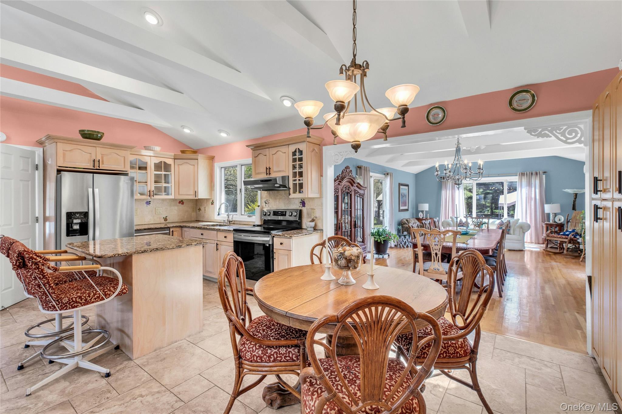 183 Division Avenue Blue Point, NY 11715 - Photo 4 of 33