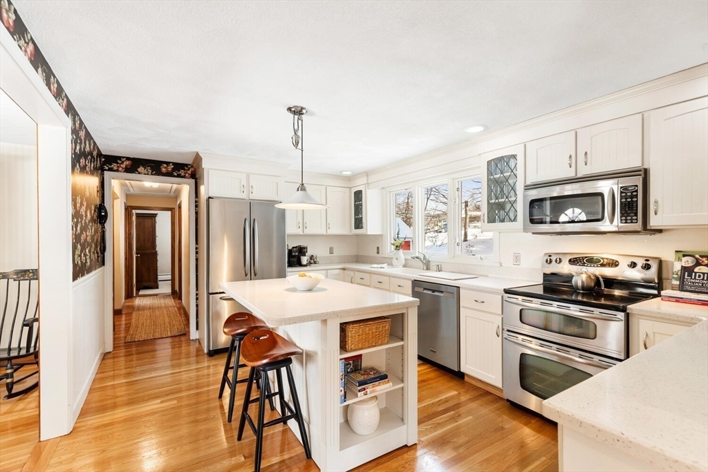 21 Marcia Road Wilmington, MA 01887 - Photo 3 of 41 Gallery Image 3