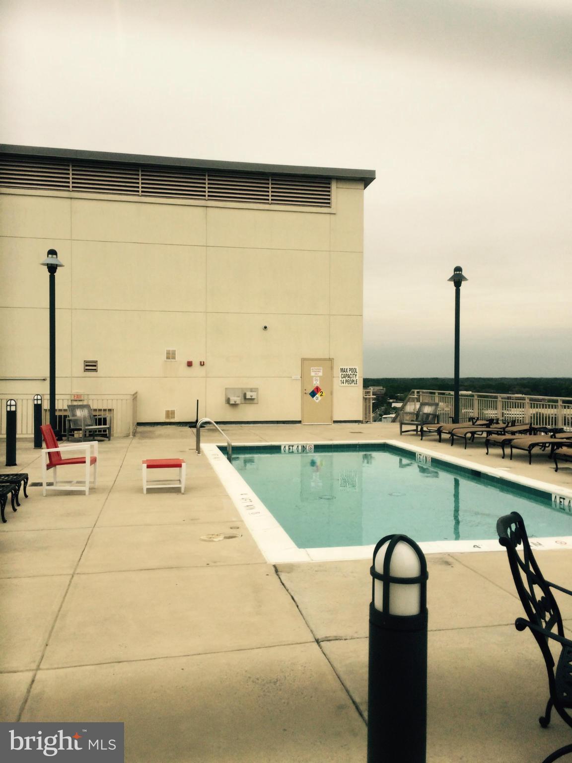 2726 Gallows Road, Unit 1207 Vienna, VA 22180 - Photo 26 of 30 Pool on Rooftop